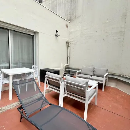 With Pool - Near 昂蒂布