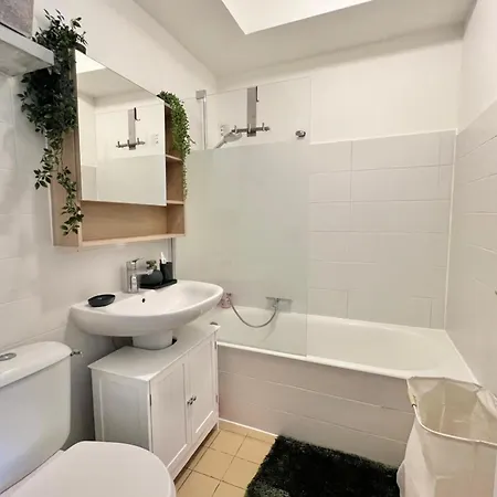 With Pool - Near 昂蒂布