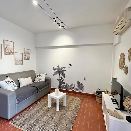 Apartment With Pool - Near